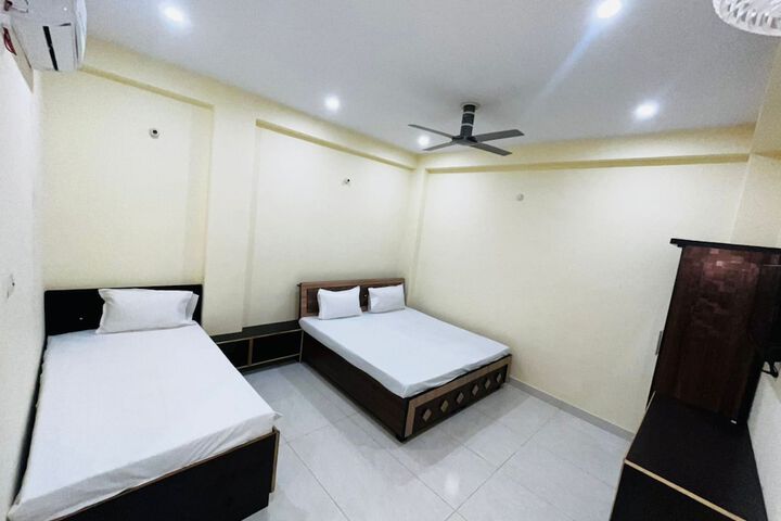 Room 7 of 9