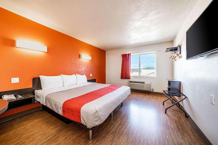 Room 16 of 115