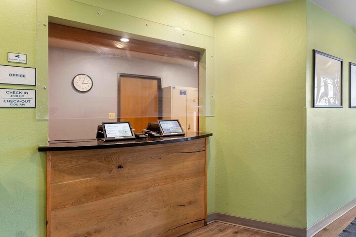 Entrance & Lobby