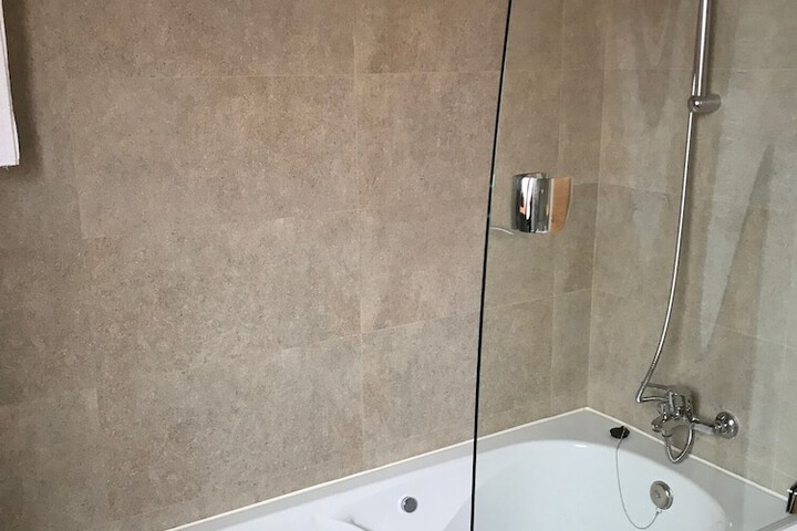 Room 18 of 38