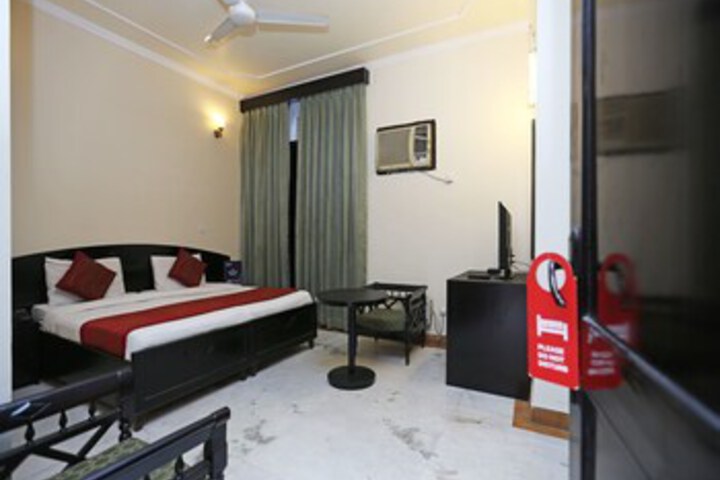 Room 12 of 26