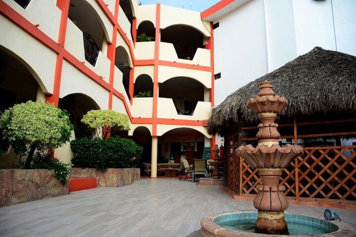 Hotel Exterior 40 of 41