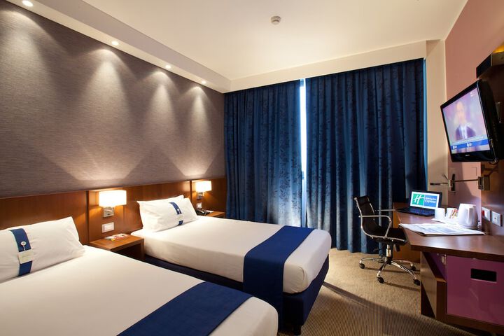 Room 6 of 49