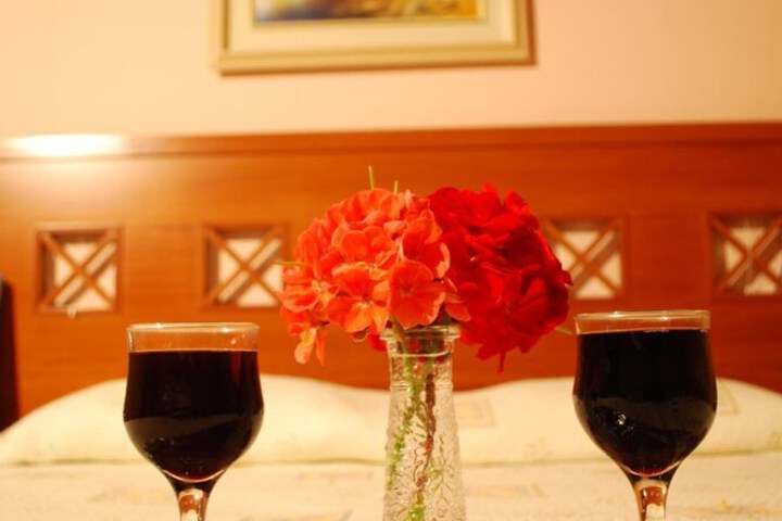 Dining 32 of 58