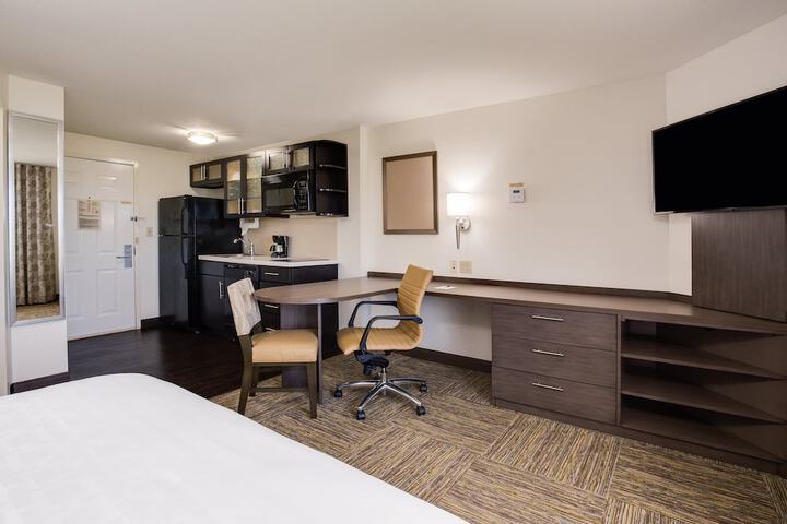 Studio Suite Queen Bed (12 of 17)