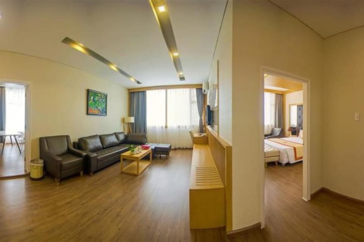 Room 17 of 37
