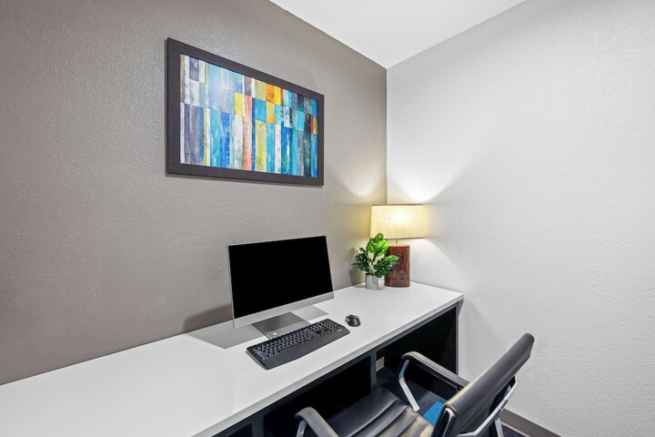 Business Center 34 of 35
