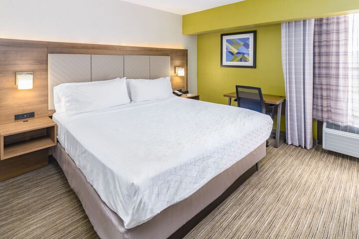 Standard | King Bed (10 of 21)