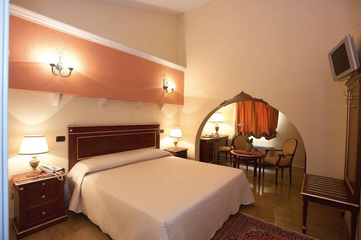 Room 15 of 106