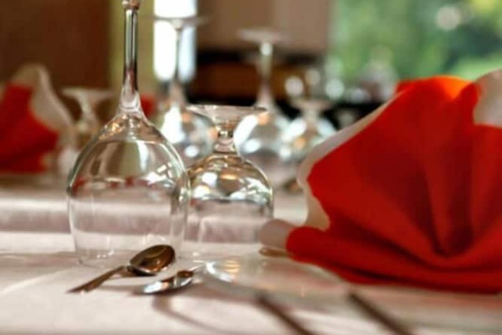 Dining 16 of 27