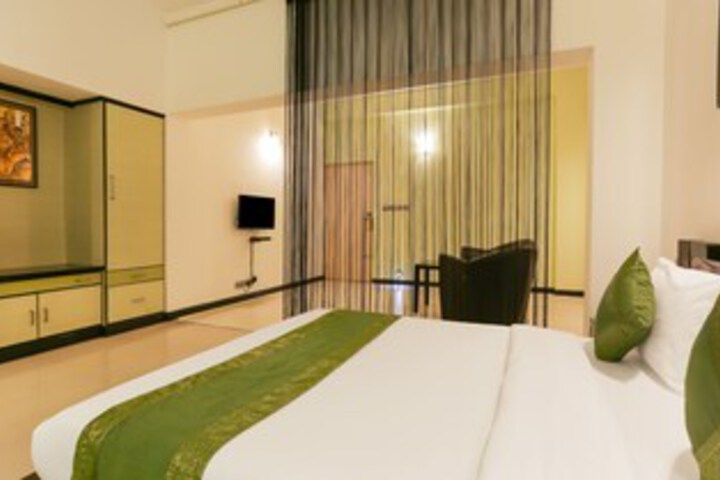 Room 26 of 40