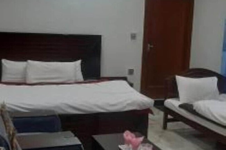 Room 4 of 20