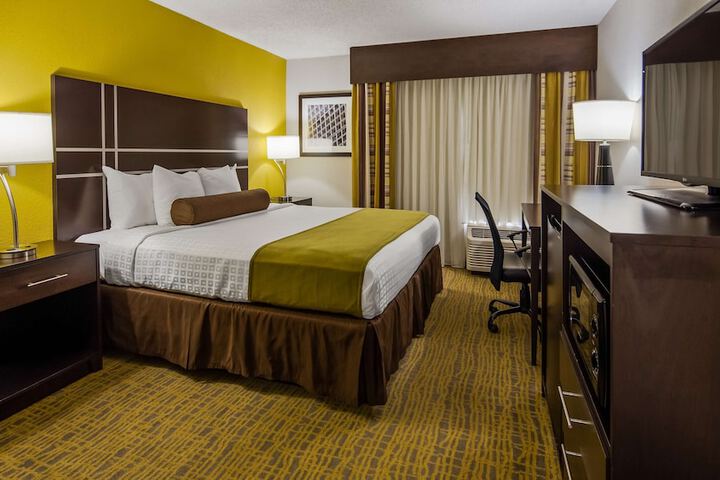 1 King Bed (6 of 6)