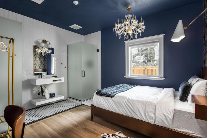 Room 20 of 65
