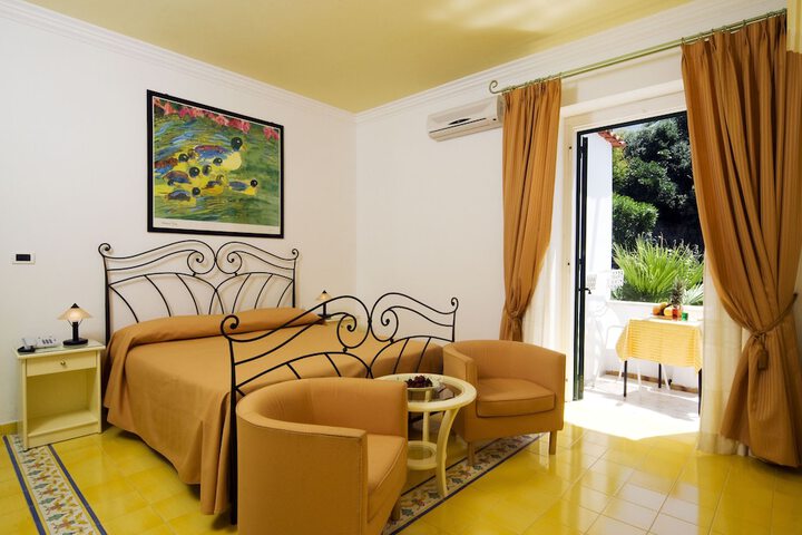 Room 4 of 60