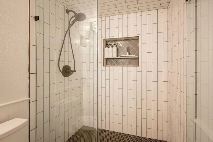 Room 9 of 25