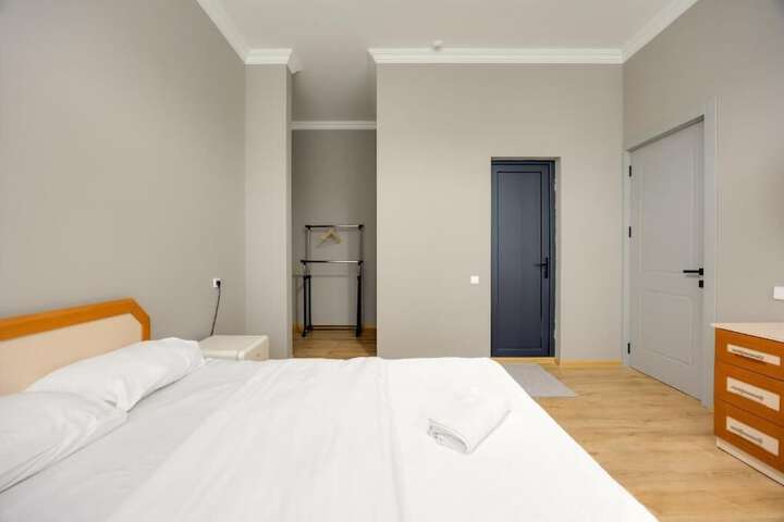Room 8 of 24