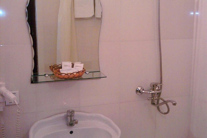 Room 35 of 59