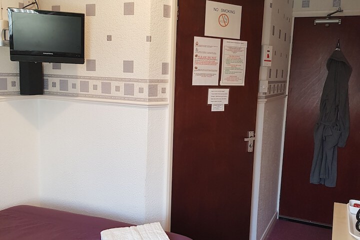 Room 27 of 93