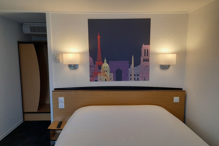 Room 6 of 31