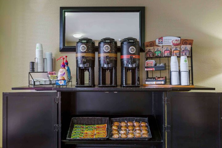 Breakfast/Coffee Service 29 of 32