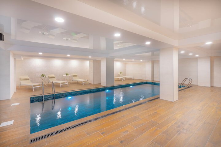 Pool 41 of 60