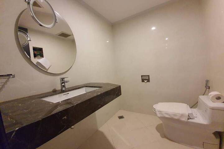 Room 42 of 65