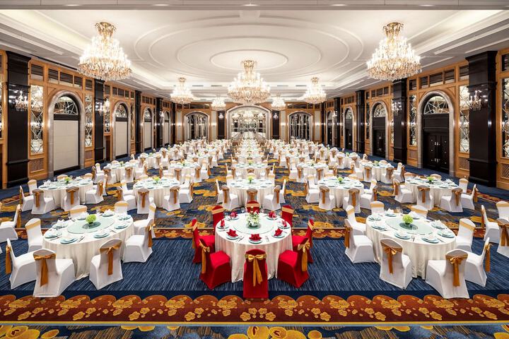 Ballroom/Hall 91 of 110