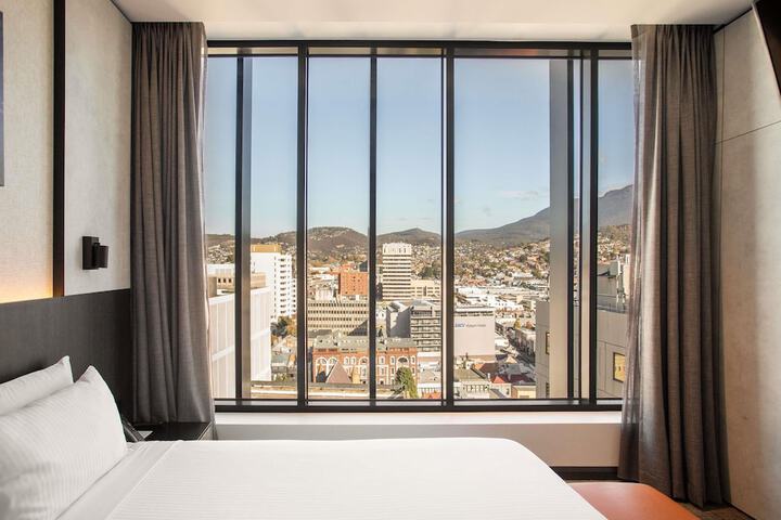 Room 55 of 172