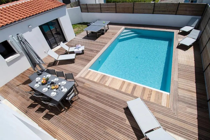 Pool 13 of 17