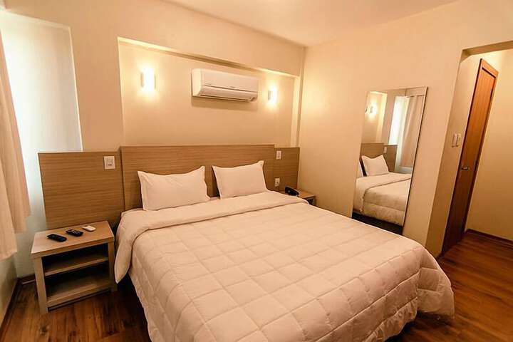 Room 6 of 11
