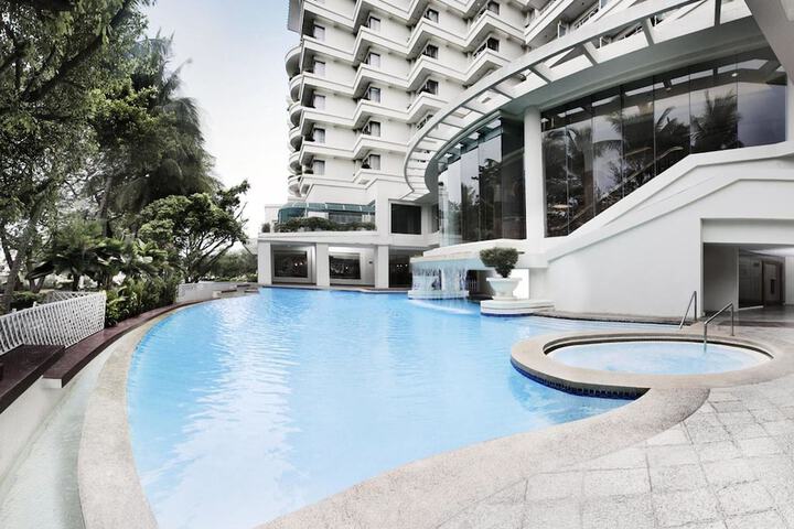 Pools & Facilities