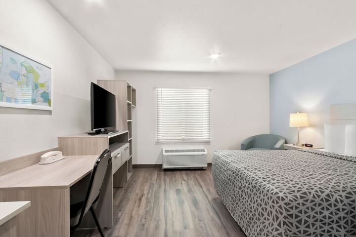 Room 9 of 28