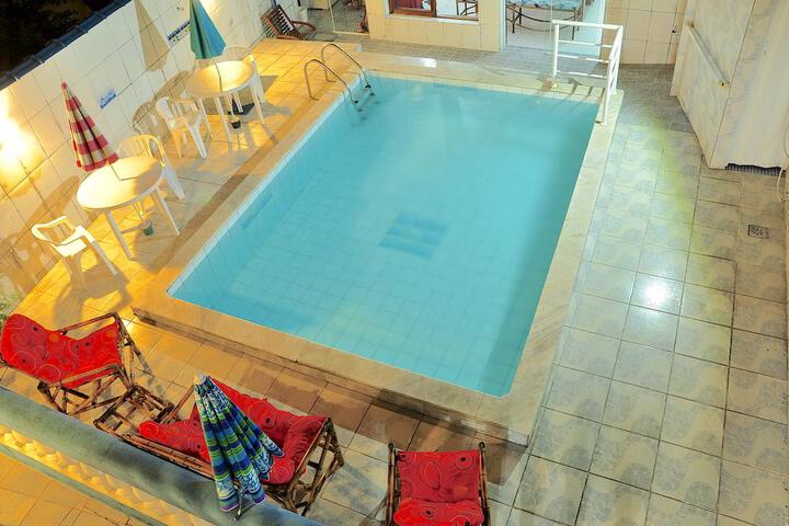 Pool 11 of 18