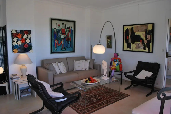 Room 4 of 12