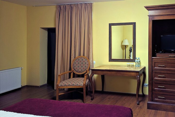 Room 13 of 29