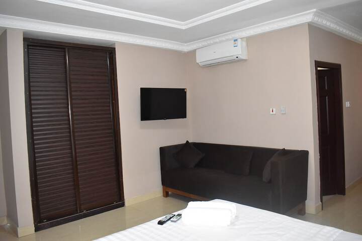 Room 12 of 30