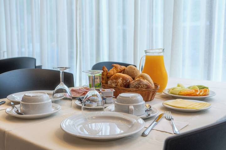 Breakfast/Coffee Service 31 of 40