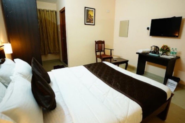 Room 4 of 9