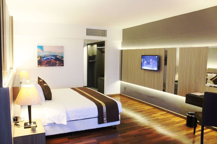 Room 5 of 63