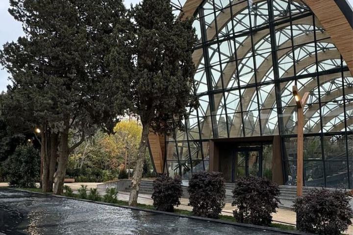 Hotel Exterior 60 of 64