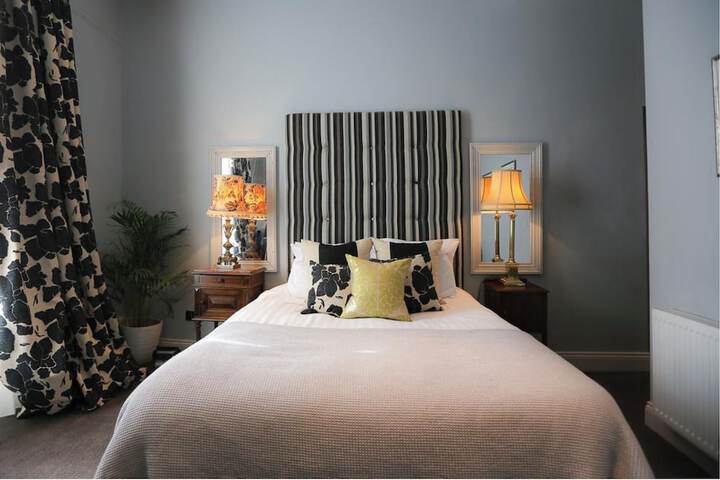Room 3 of 8