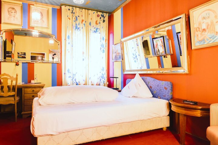 Room 4 of 46