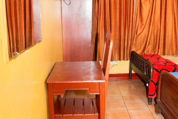 Room 8 of 12