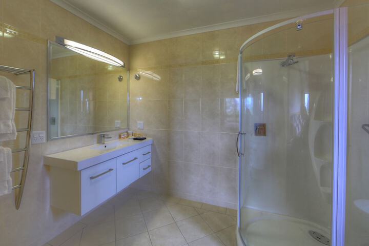 Room 15 of 28
