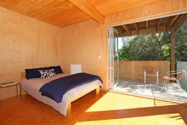 Room 3 of 8