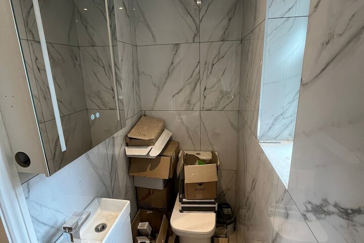 Room 12 of 27