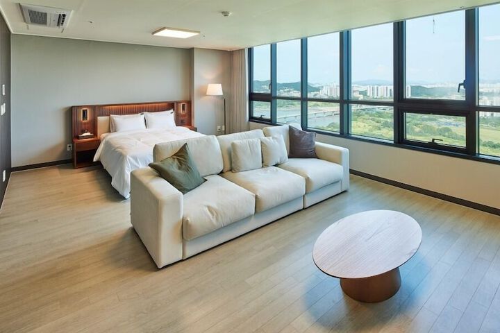 Room 44 of 90