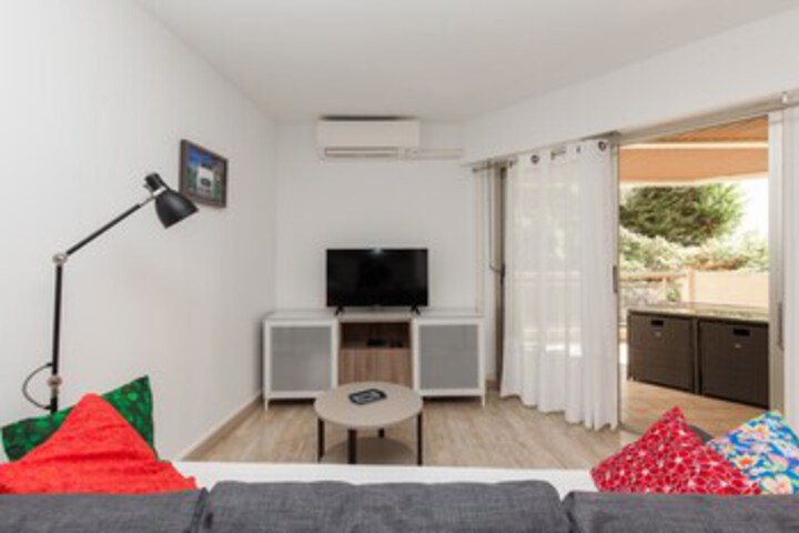 Room 10 of 20