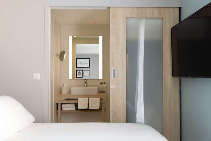 Room 14 of 34